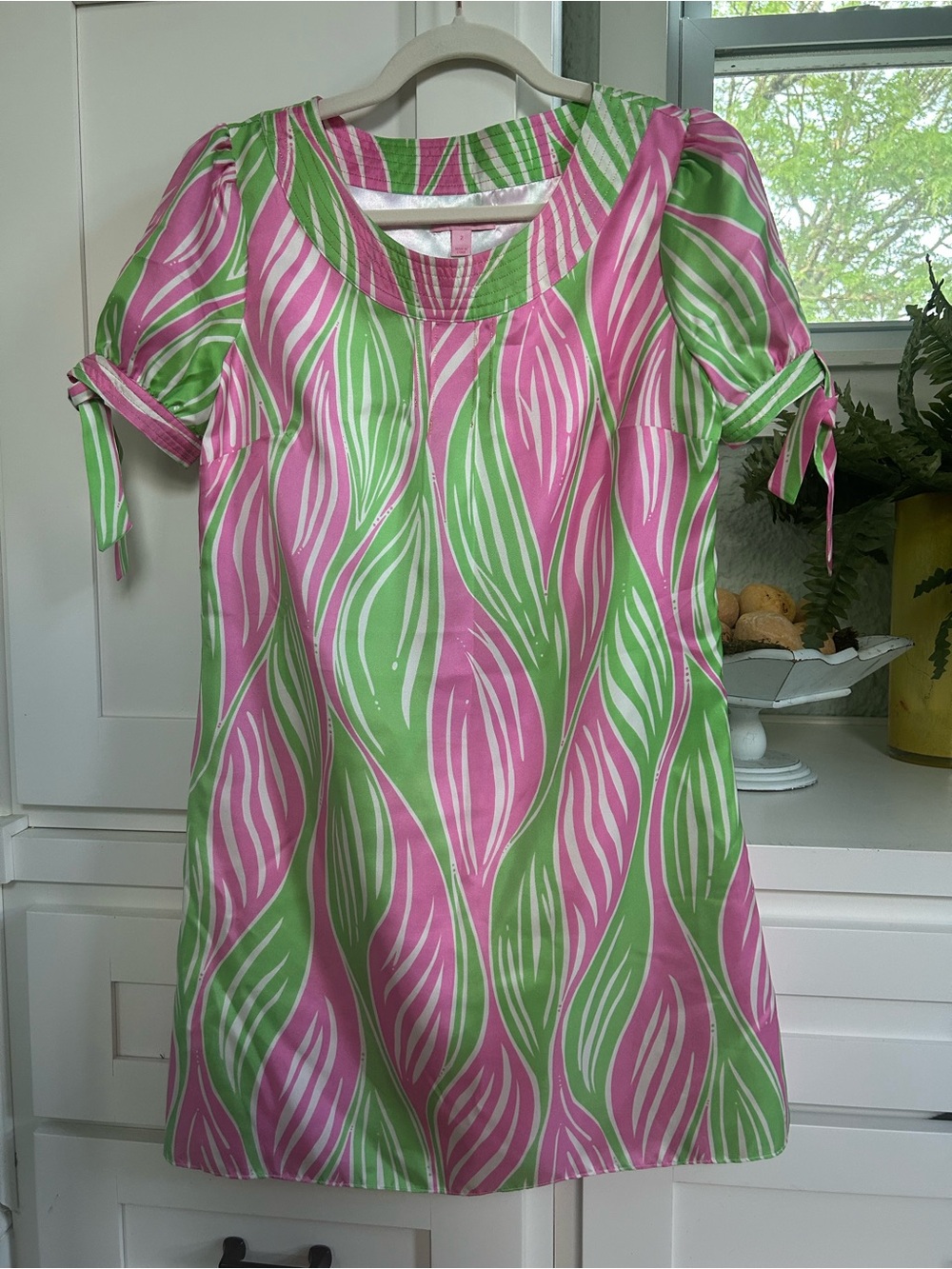 Lily Pulitzer Silk Pink Green Leaf Print Short Sleeve Mini Dress. Size 2.